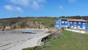 Planeadora varada en la playa de Nemiña, en Muxía (A Coruña)