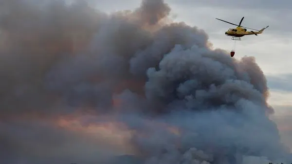 Helic&oacute;ptero en incendio Castell&oacute;n