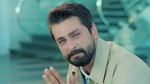 Alihan va al aeropuerto a buscar a Zeynep, pero es demasiado tarde: ¡La joven ya se ha ido! Alihan va al aeropuerto a buscar a Zeynep, pero es demasiado tarde: ¡La joven ya se ha ido!