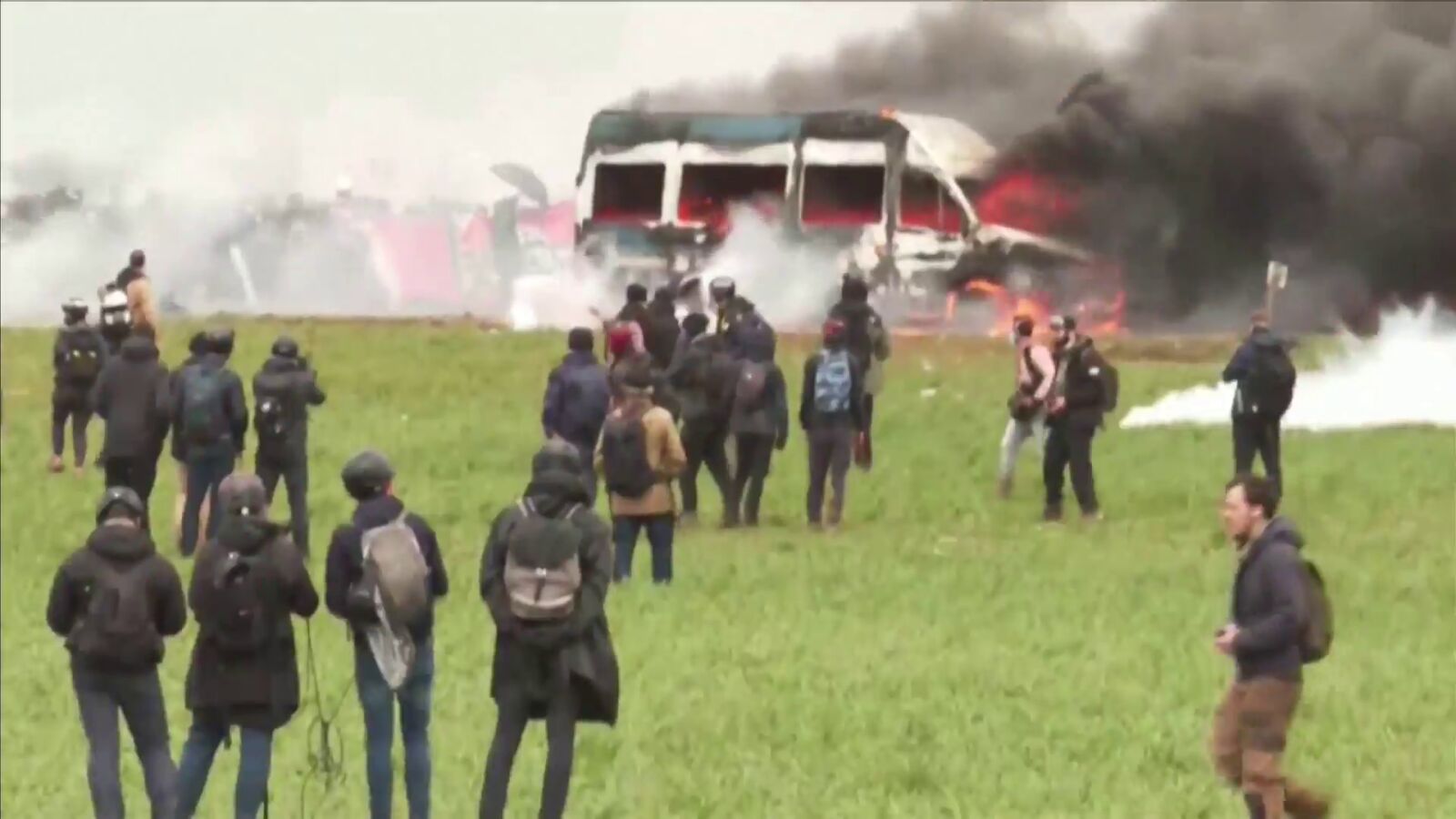 Disturbios durante una manifestación ecologista contra la construcción de macroembalses en Francia