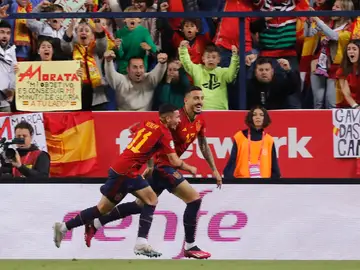 Joselu tras marcar en su debut con España Joselu tras marcar en su debut con España