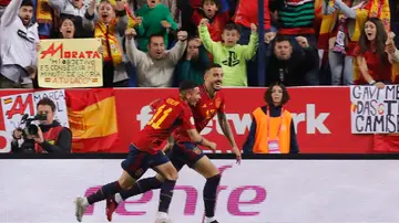 Joselu tras marcar en su debut con España Joselu tras marcar en su debut con España