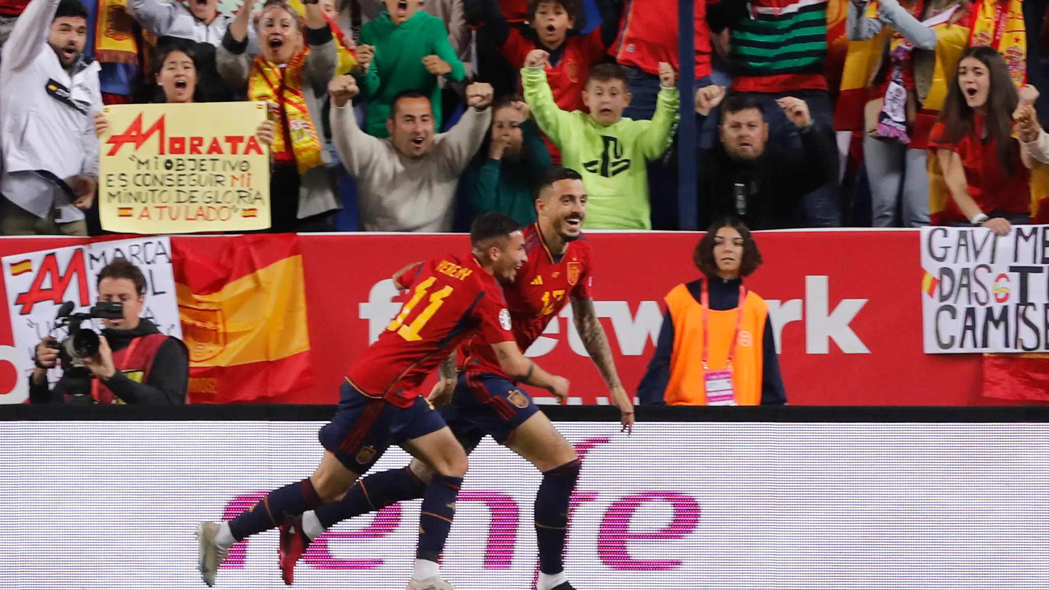 Joselu tras marcar en su debut con España Joselu tras marcar en su debut con España