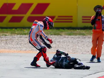 Marc Márquez se preocupa por el estado físico de Oliveira tras el accidente en Portimao Marc Márquez se preocupa por el estado físico de Oliveira tras el accidente en Portimao