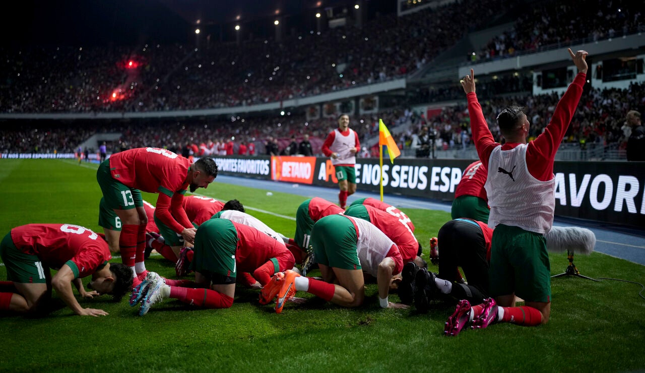 La selección de Marruecos celebra su gol a Brasil en el último amistoso