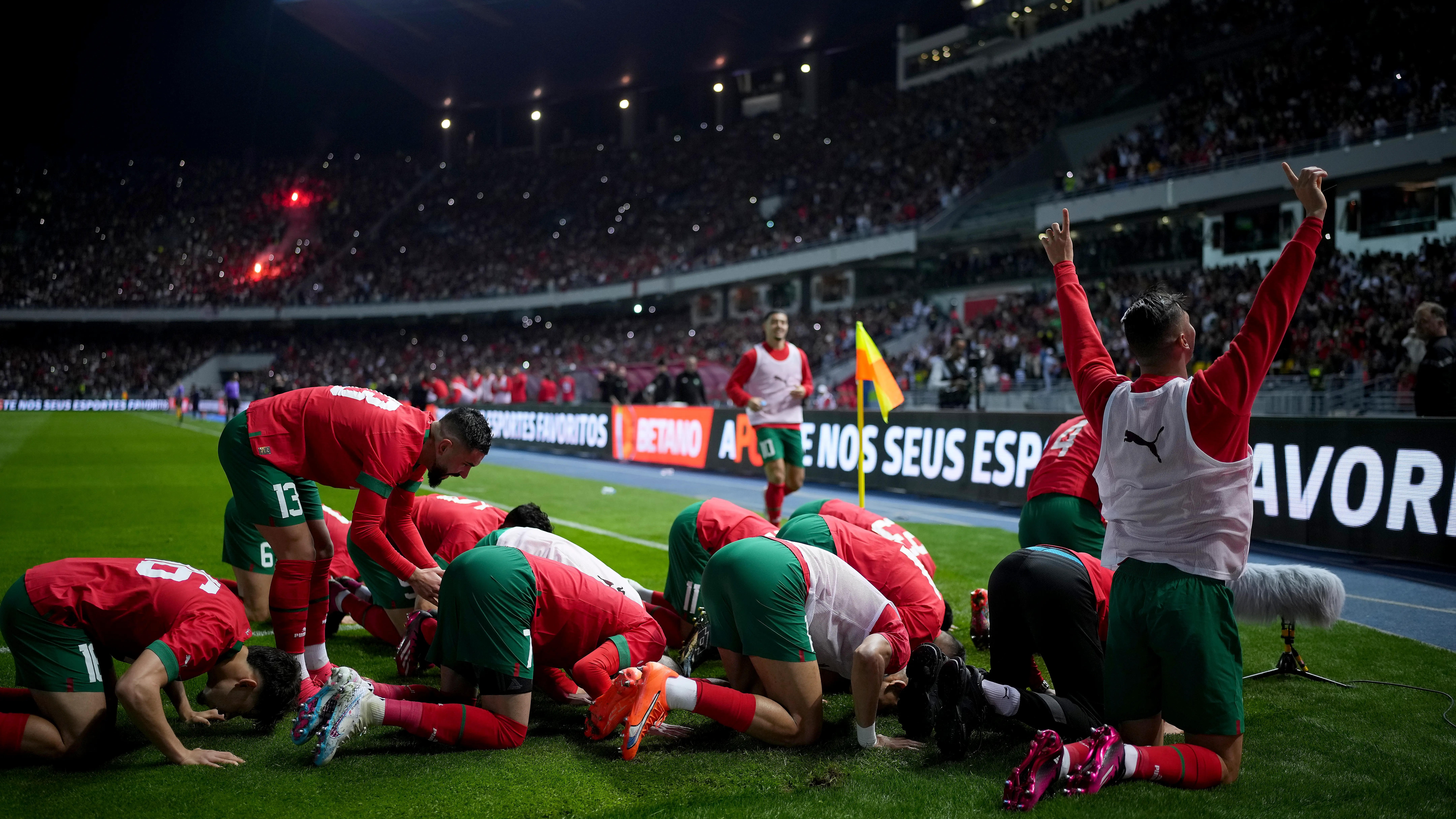 La selecci&oacute;n de Marruecos celebra su gol a Brasil en el &uacute;ltimo amistoso