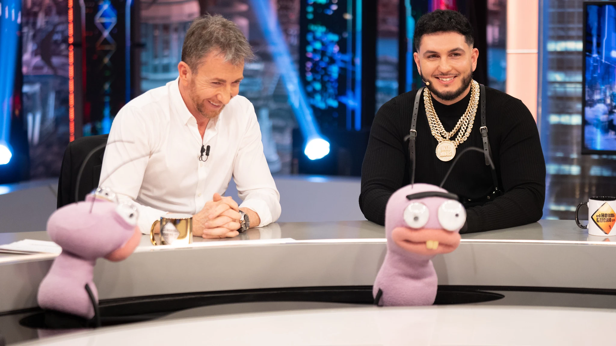 "Es muy guapa": La reacci&oacute;n de Omar Montes al ver una foto suya con Isabel D&iacute;az Ayuso