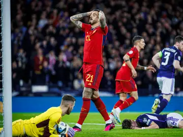 Joselu lamenta una ocasión fallada ante Escocia Joselu lamenta una ocasión fallada ante Escocia