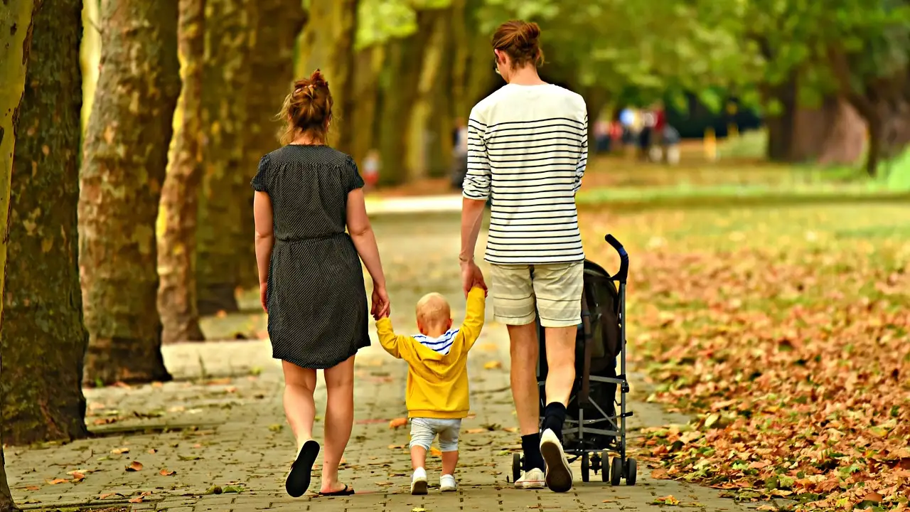 La nueva Ley de Familias incluye tres permisos por cuidados de conviviente