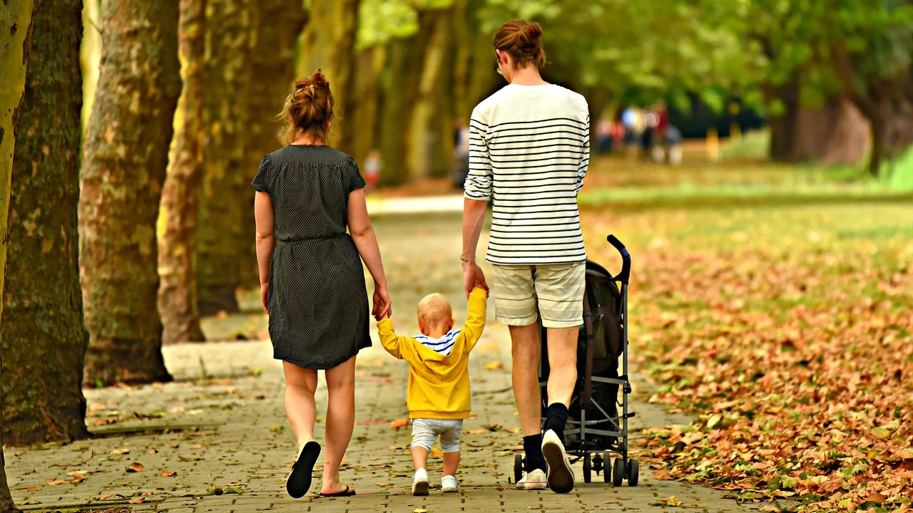 La nueva Ley de Familias incluye tres permisos por cuidados de conviviente
