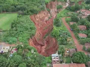 El vídeo del inmenso cráter de medio kilómetro en Brasil tras las lluvias