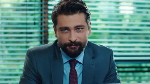 Alihan descubre que Zeynep tiene un nuevo trabajo… ¿Qué hará? Alihan descubre que Zeynep tiene un nuevo trabajo… ¿Qué hará?