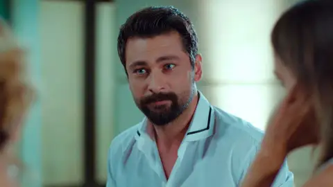 Cena en la mansión Argun... ¡Interrogan a Alihan sobre Zeynep! Cena en la mansión Argun... ¡Interrogan a Alihan sobre Zeynep!