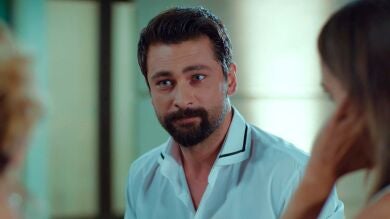 Cena en la mansión Argun... ¡Interrogan a Alihan sobre Zeynep! 