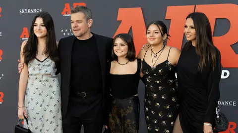 Matt Damon con su mujer y sus hijas Matt Damon con su mujer y sus hijas