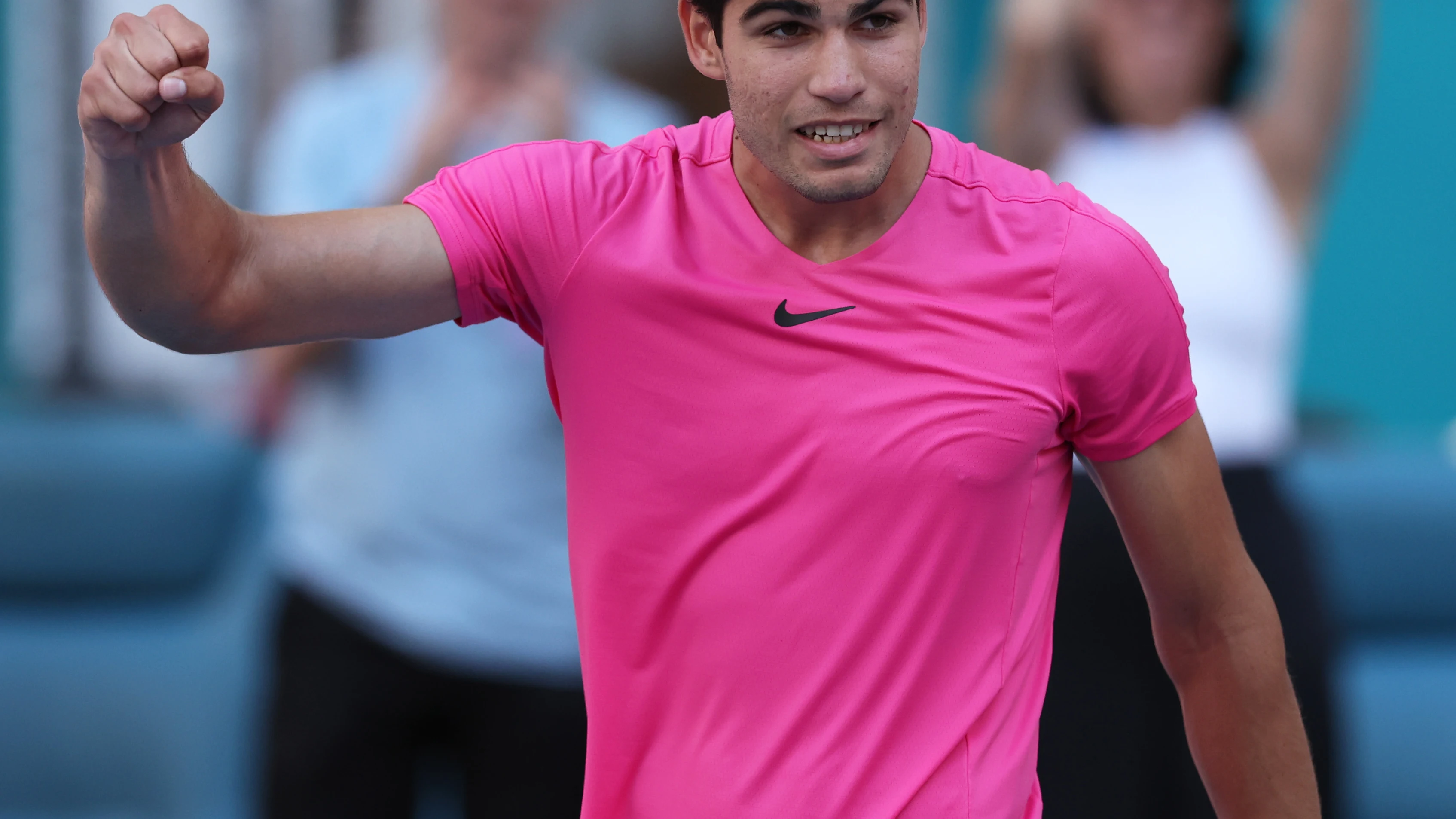 Carlos Alcaraz celebra un punto en el Miami Open Carlos Alcaraz celebra un punto en el Miami Open