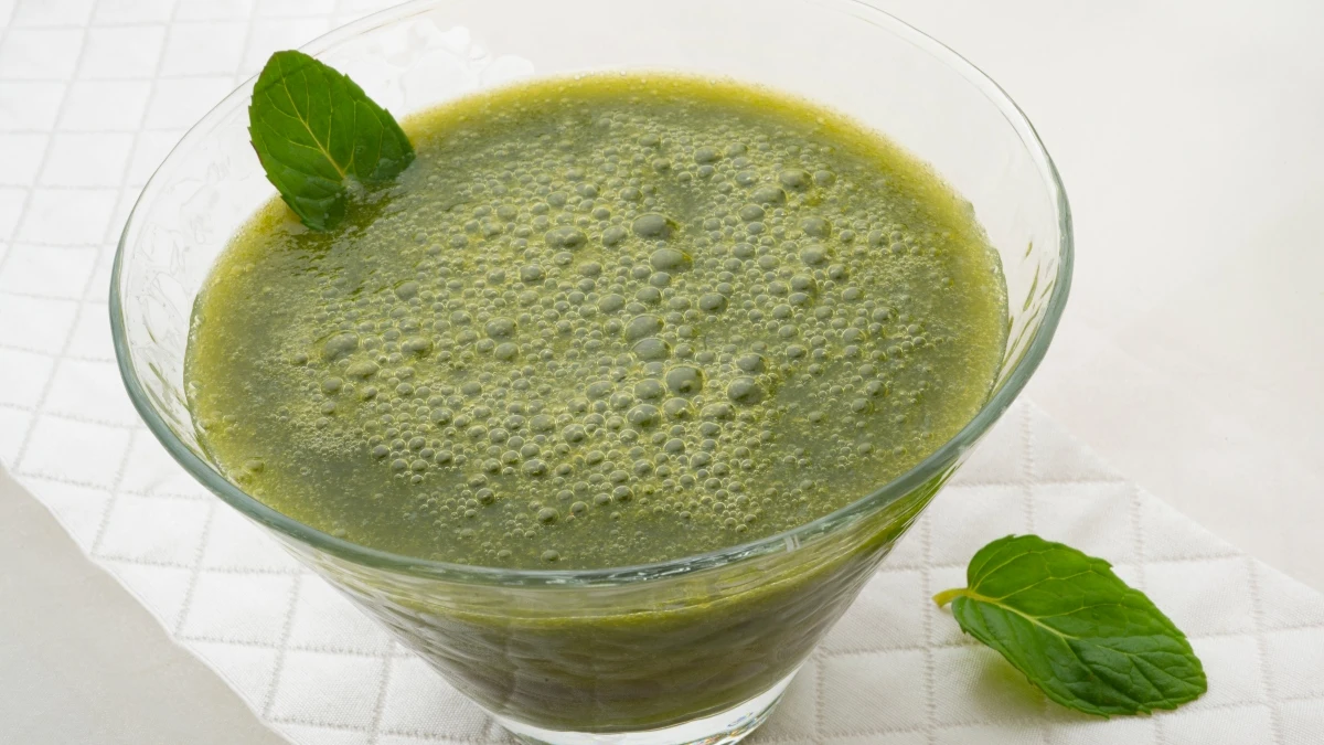 Batido de lechuga, manzana y lima: una bebida rica y barata que alimenta, de Karlos Arguiñano Batido de lechuga, manzana y lima: una bebida rica y barata que alimenta, de Karlos Arguiñano