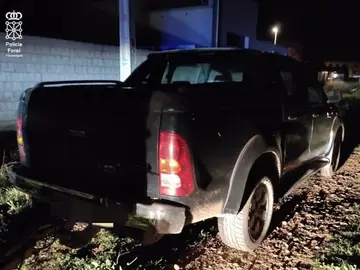 Un hombre huye de la Policía en Navarra tras encontrar un remolque suyo con 22 perros Un hombre huye de la Policía en Navarra tras encontrar un remolque suyo con 22 perros
