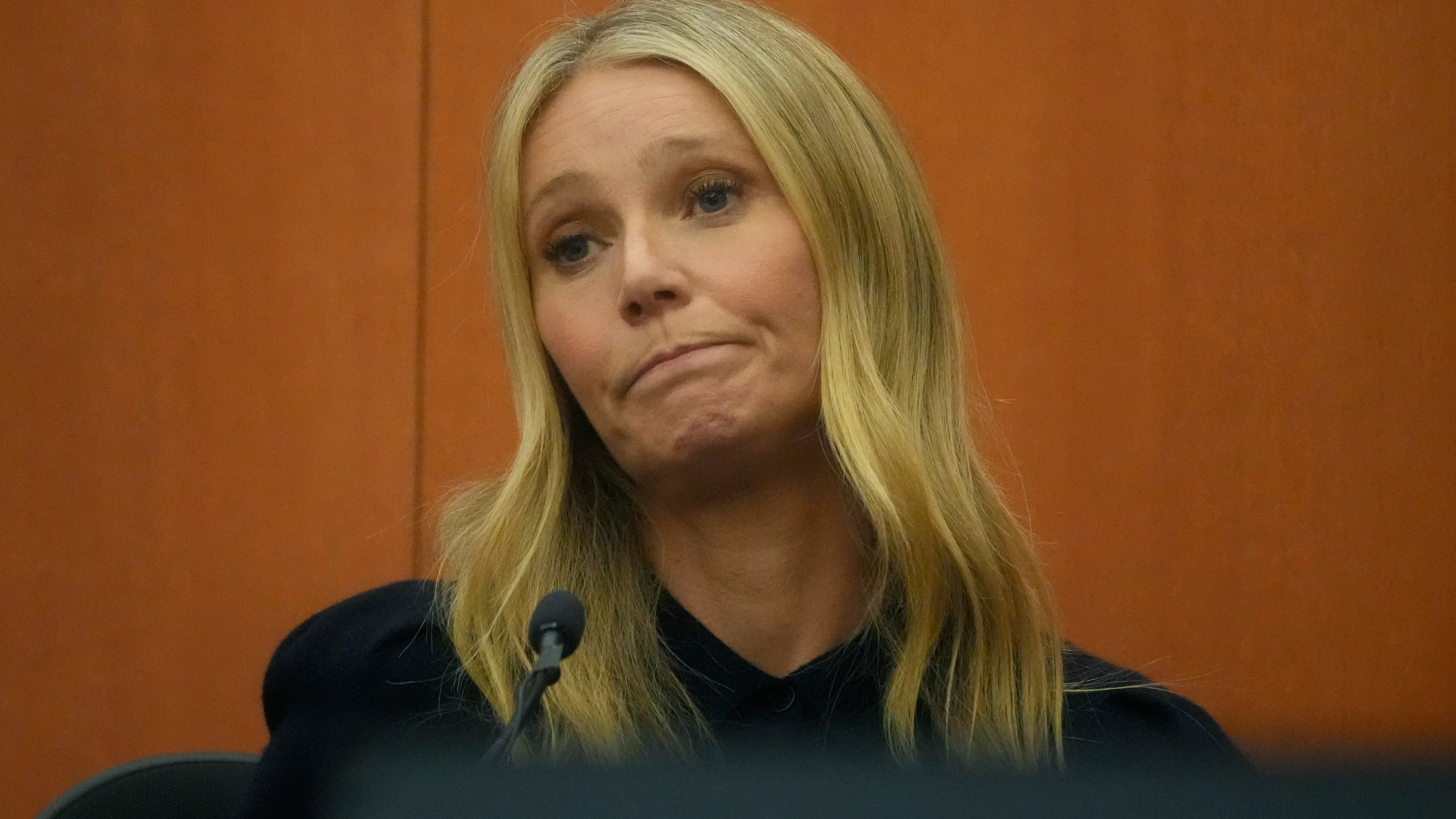 Gwyneth Paltrow testificando en el juicio por un accidente de esqu&iacute;
