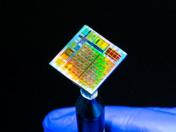 Crean un microchip con materiales 2D que podría utilizarse en redes neuronales para inteligencia artificial