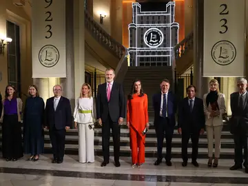 Los reyes junto al resto de asistentes Los reyes junto al resto de asistentes