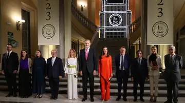 Los reyes junto al resto de asistentes Los reyes junto al resto de asistentes