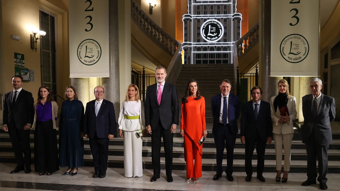 Los reyes junto al resto de asistentes