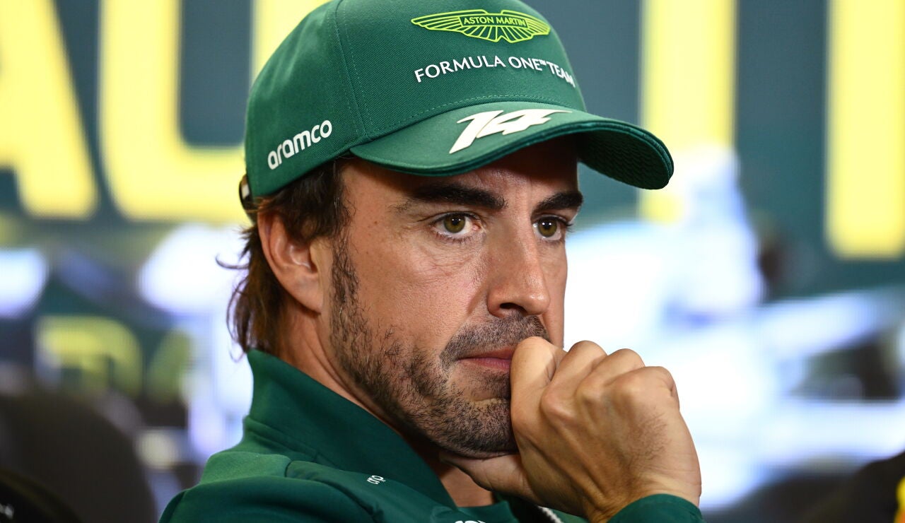 Fernando Alonso hablando con los medios en la previa del GP de Australia 2023