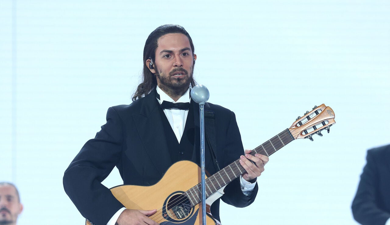 Alfred García pone alma y corazón a ‘La flaca’ como Jarabe de Palo 