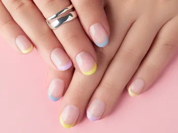 Manicura francesa de colores Manicura francesa de colores