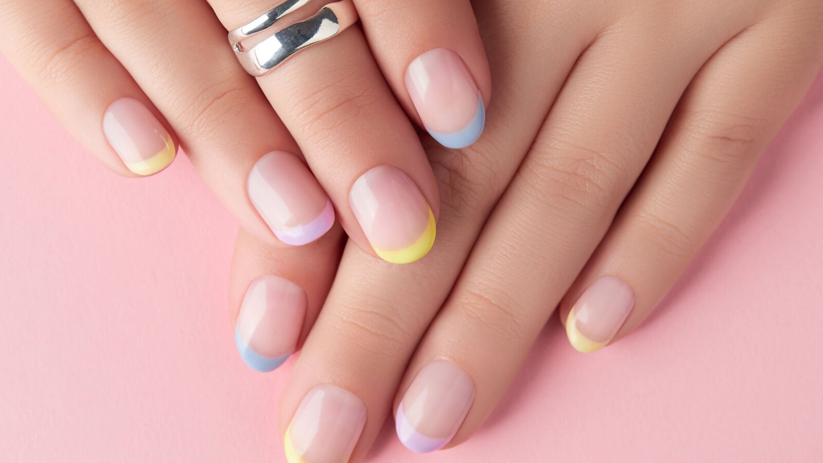 Manicura francesa de colores: La tendencia beauty que no vas a pasar por alto