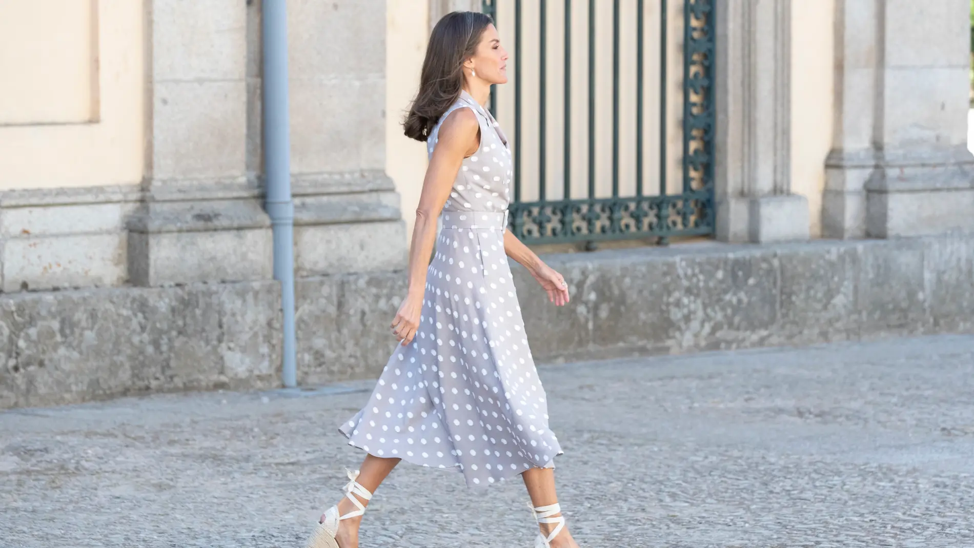 Doña Letizia luciendo alpargatas