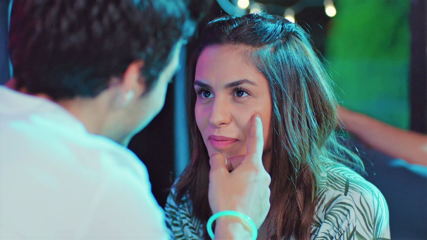 Lila pide permiso para quedarse más tiempo en la fiesta del chico le que gusta… ¡Y le dicen que no!