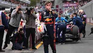 Max Verstappen de Red Bull Racing reacciona después de clasificarse primero para el Gran Premio de Australia de Fórmula 1 en el circuito Albert Park de Melbourne, Australia, el 1 de abril de 2023.