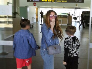 Shakira y sus hijos poniendo rumbo a Miami