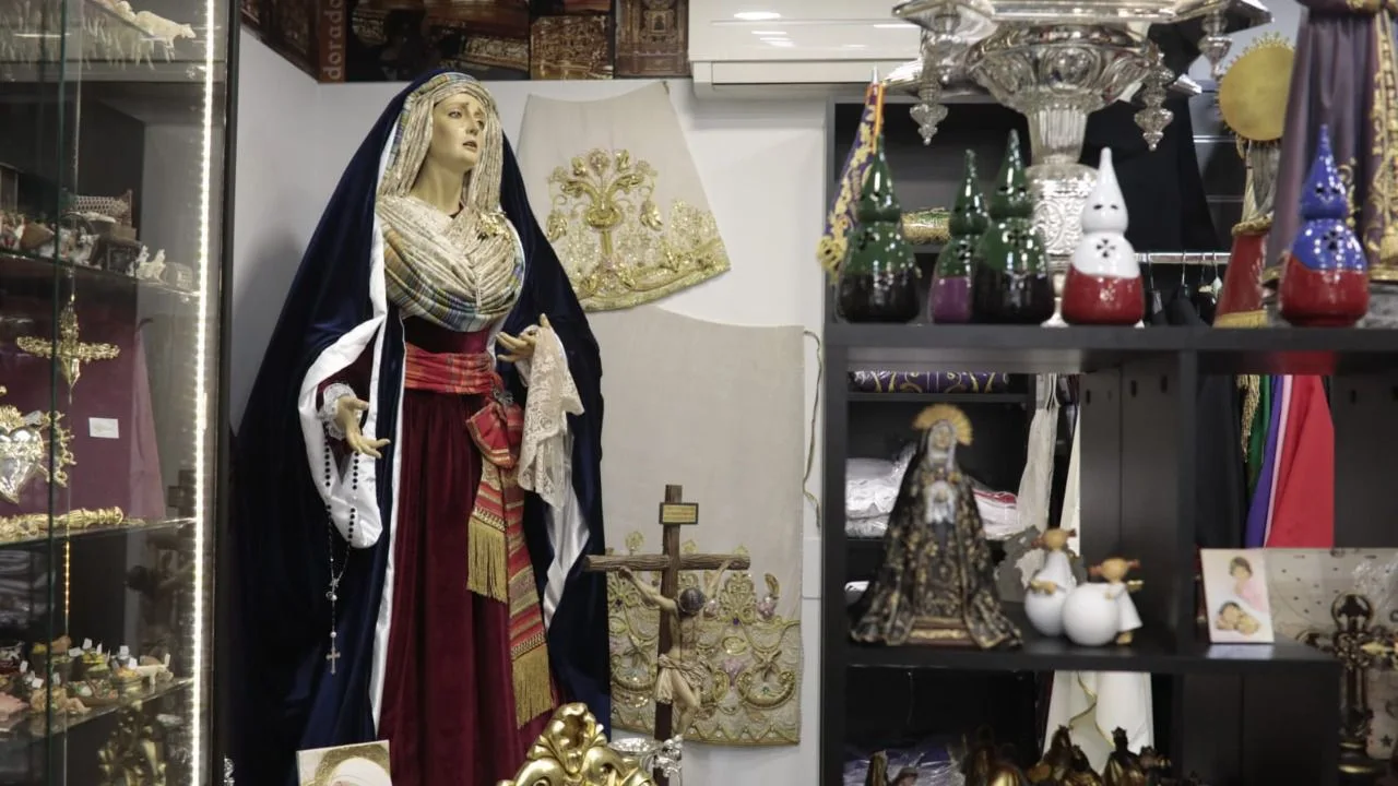 Las tiendas de art&iacute;culos religiosos en su momento c&uacute;lmine de ventas gracias a Semana Santa