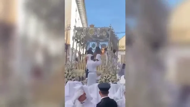 El vídeo de la Virgen del Rocío quemándose El vídeo de la Virgen del Rocío quemándose