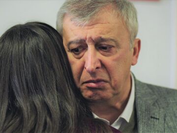 Ceylin agradece a Metin que haya detenido al supuesto asesino de Zafer&hellip; &iexcl;Sin saber que est&aacute; encubriendo a su hijo! 