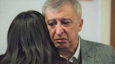 Ceylin agradece a Metin que haya detenido al supuesto asesino de Zafer… ¡Sin saber que está encubriendo a su hijo! 