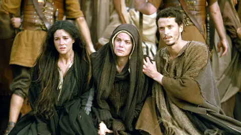 Monica Bellucci, Maia Morgenstern y Christo Jivkov en 'La pasión de Cristo' Monica Bellucci, Maia Morgenstern y Christo Jivkov en 'La pasión de Cristo'