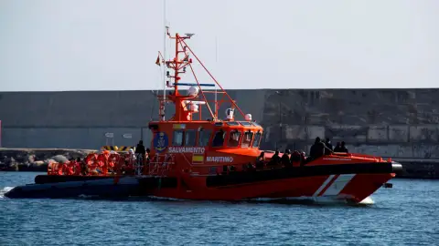 A3 Noticias de la mañana (03-04-23) Dos muertos y un desaparecido tras naufragar el Villaboa 1 en Cabo Mayor, Cantabria A3 Noticias de la mañana (03-04-23) Dos muertos y un desaparecido tras naufragar el Villaboa 1 en Cabo Mayor, Cantabria