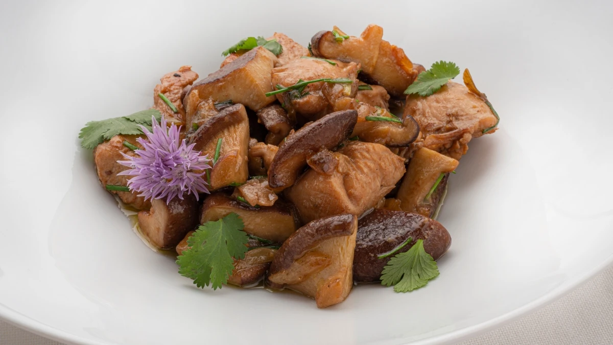 Receta f&aacute;cil de salteado de pavo y setas con salsa de ostras, de Karlos Argui&ntilde;ano