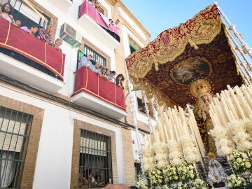 Un cortocircuito provoca un incendio en el retablo de la Virgen de Gracia