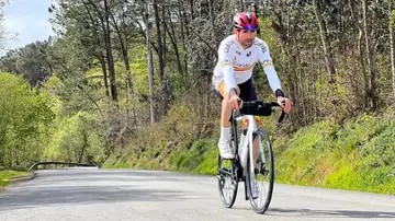 Damián Ramos entrenando en bicicleta