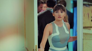 ¡Zeynep descubre a Halit y Defne muy cerca de besarse!