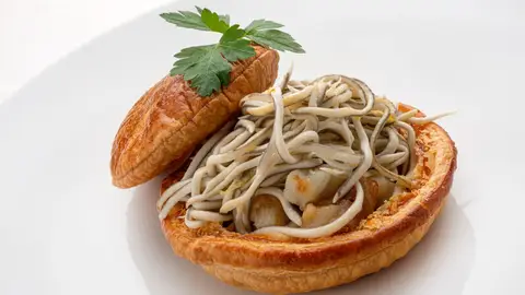 Una receta suculenta y original de Karlos Arguiñano: tartaleta de bacalao con gulas Una receta suculenta y original de Karlos Arguiñano: tartaleta de bacalao con gulas