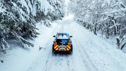 Un coche de los Pelotones de Gendarmería de Alta Montaña franceses Un coche de los Pelotones de Gendarmería de Alta Montaña franceses