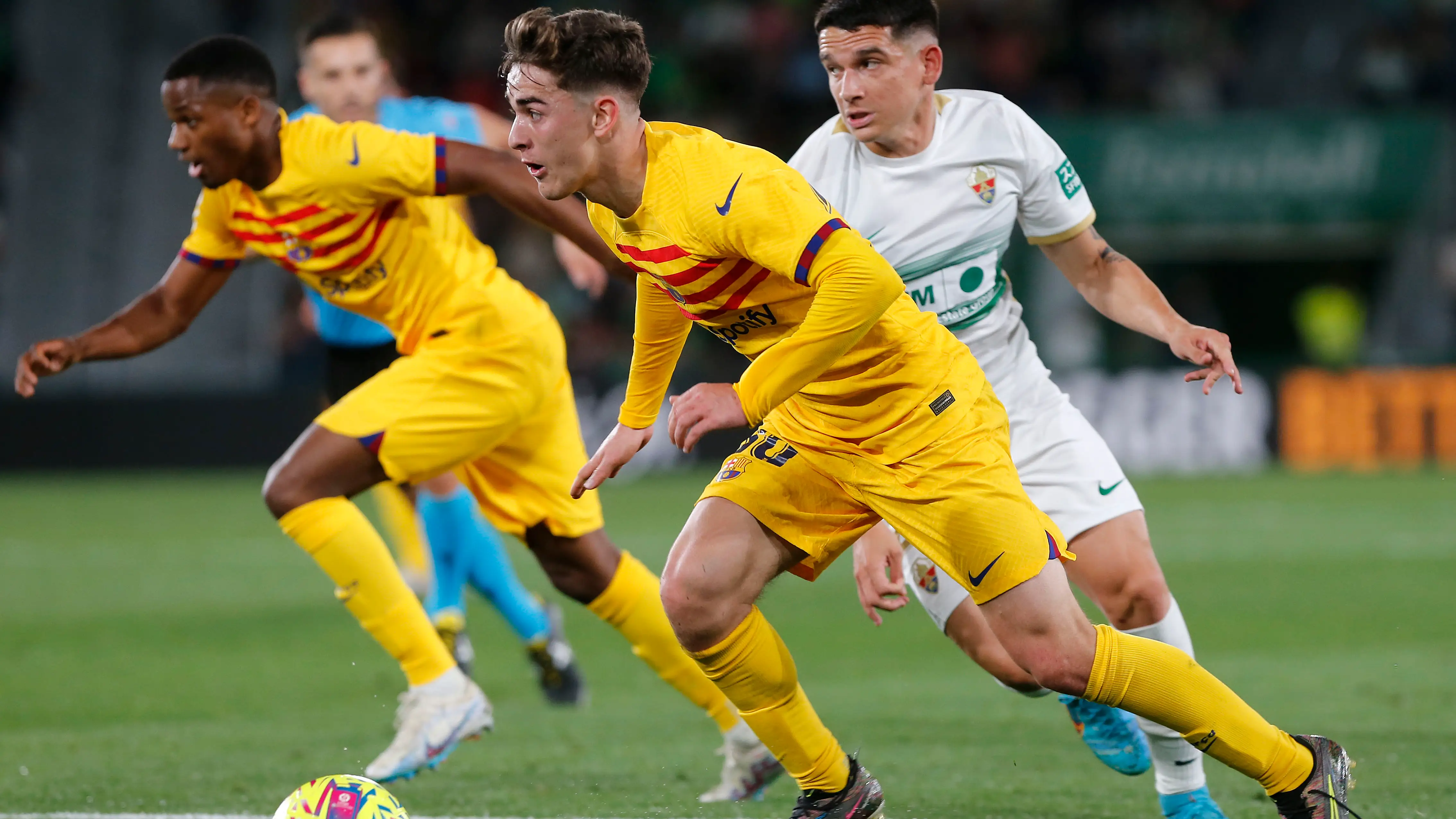 Gavi, en acción ante el Elche Gavi, en acción ante el Elche