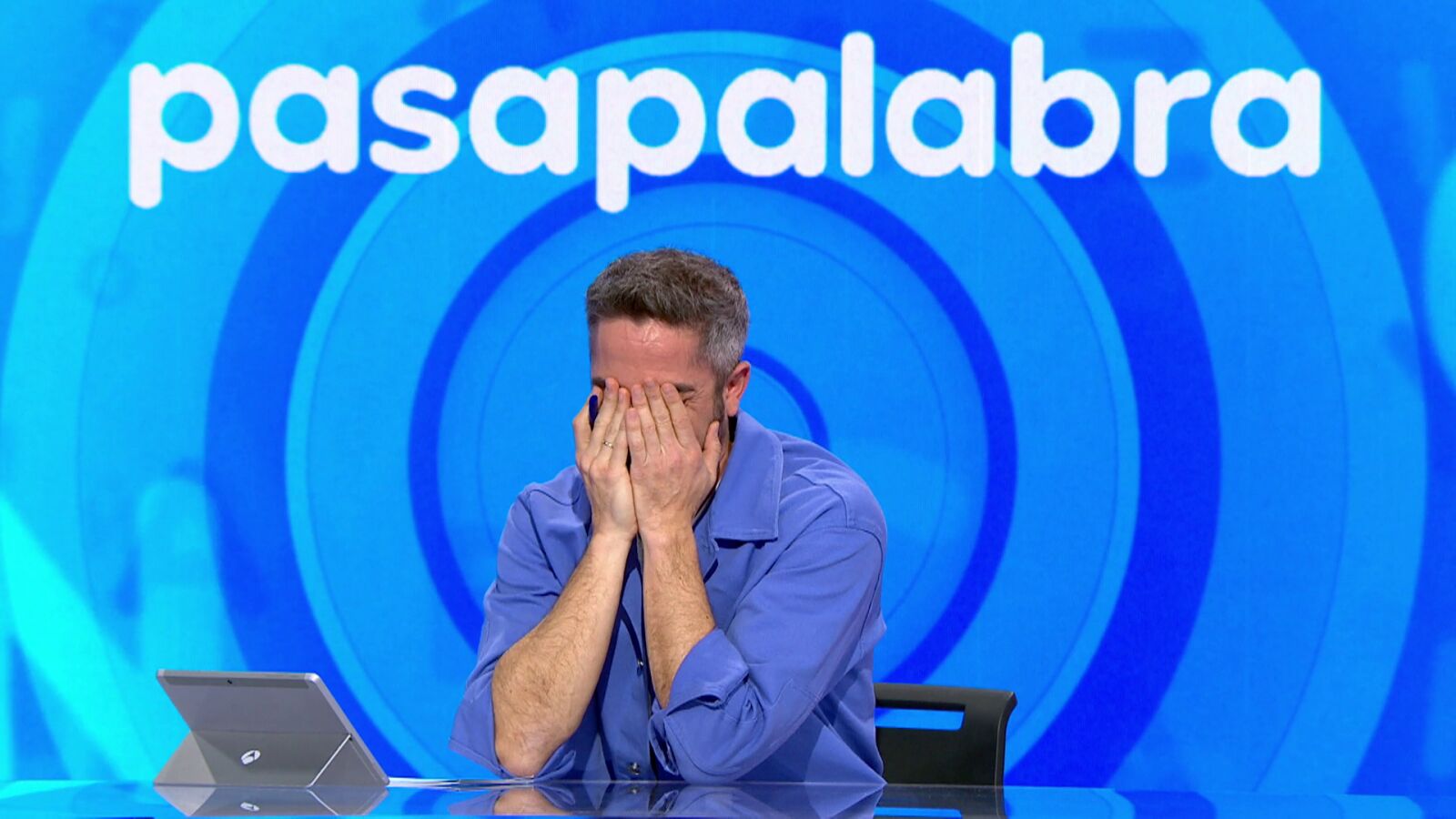 El troleo de Javier Coronas a Roberto Leal: ¡Qué zasca a su chiste frustrado!