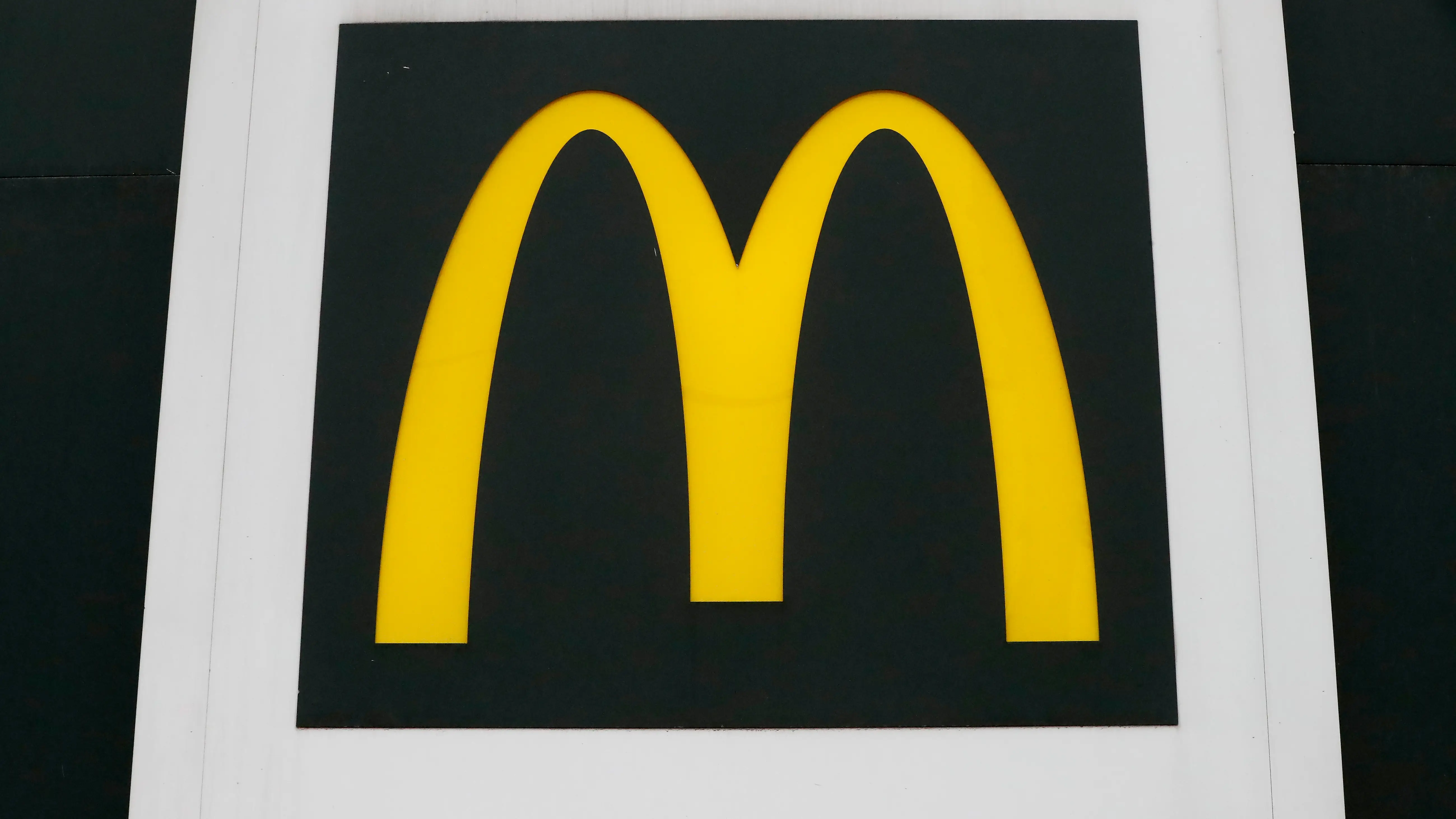 Logo del gigante de la comida r&aacute;pida McDonald's